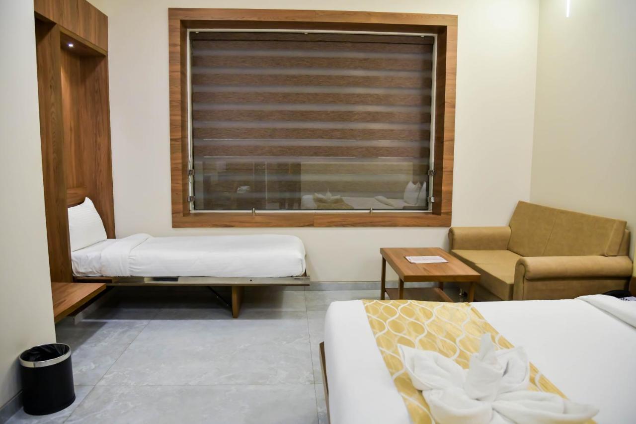 Shree Ganga Smb Hotels ウッジャイン エクステリア 写真