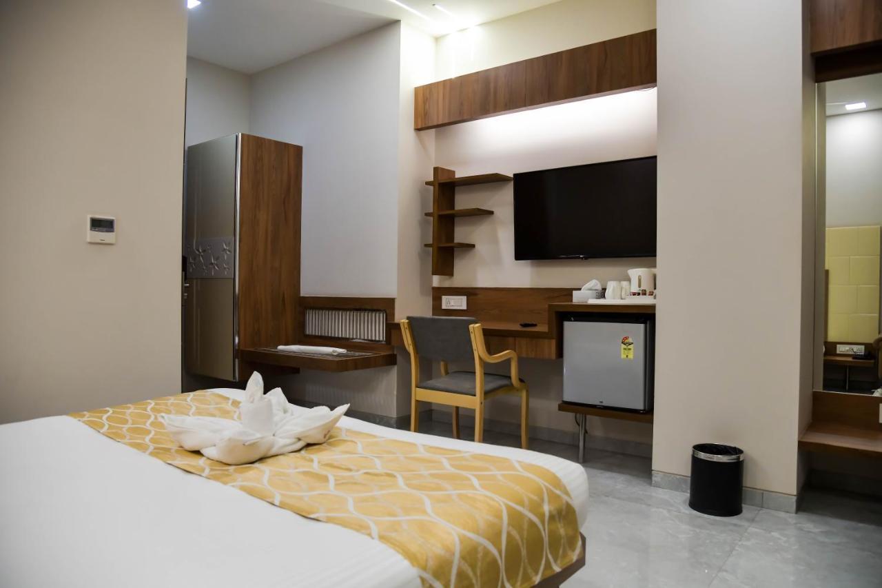 Shree Ganga Smb Hotels ウッジャイン エクステリア 写真