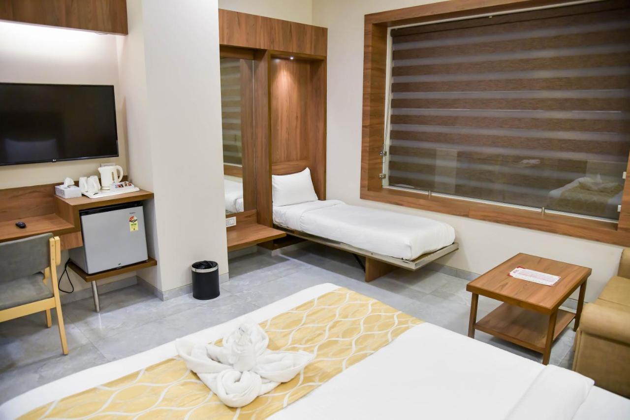 Shree Ganga Smb Hotels ウッジャイン エクステリア 写真