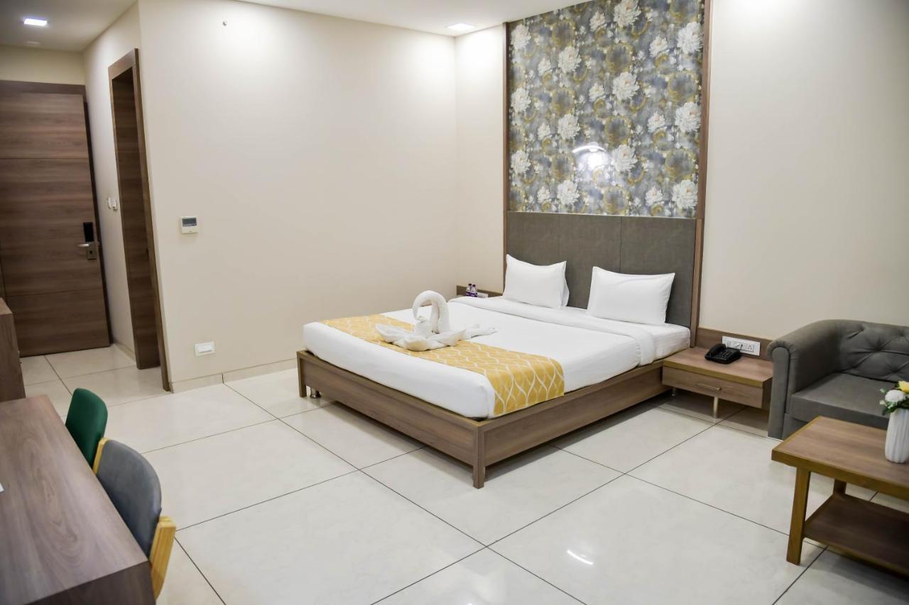 Shree Ganga Smb Hotels ウッジャイン エクステリア 写真