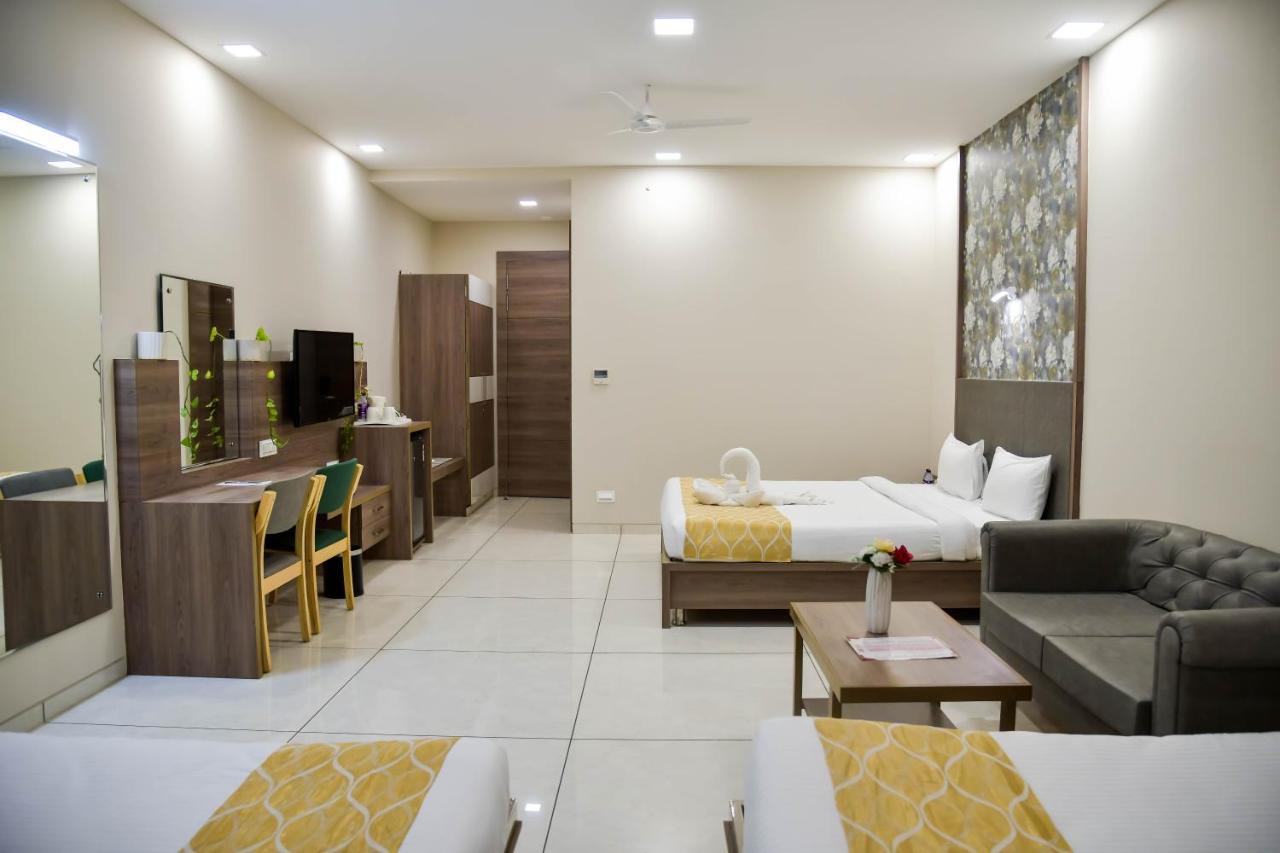 Shree Ganga Smb Hotels ウッジャイン エクステリア 写真